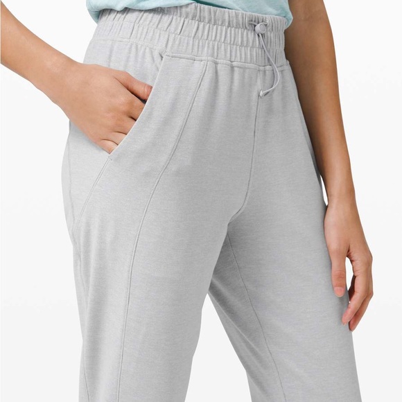 NWT Lululemon Ready to Rulu Jogger *Cinch
Heathered Silver Drop HSVD 12 - Picture 3 of 9